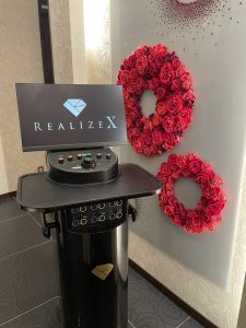 スリムビューティハウスがオリジナル業務用EMSマシン 「REALIZE X」を開発＆導入